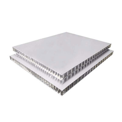 Aluminiumcomposite honingraatpaneel met PVDF-gecoate kern Ideaal voor minimalistische ontwerpstijl Workshop in de bouw